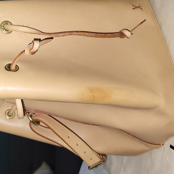 LOUIS VUITTON Leather Bucket Bag. Pre-Owned - Picture 8 of 8